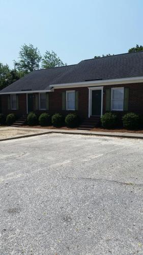 230 Lanier Dr. Apt. 90 Statesboro, GA 30458 (2 Bed/ 2 Bath) JUNE RENTAL