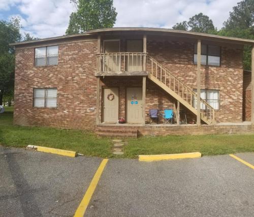 21 University Place Apt. C Statesboro, GA 30458 (2 Bed/2 Bath) AUGUST RENTAL