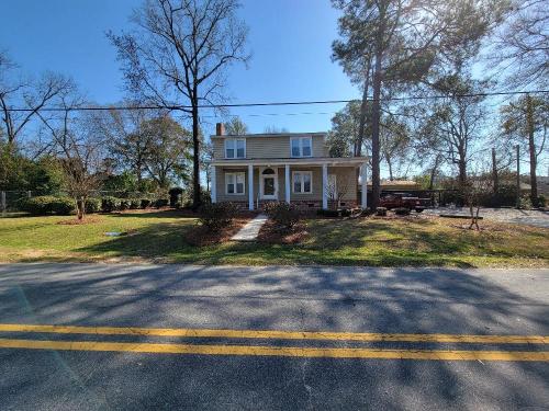 332 Broad St. Apt. D Statesboro, GA 30458 (1 Bed/1 Bath) AUGUST RENTAL