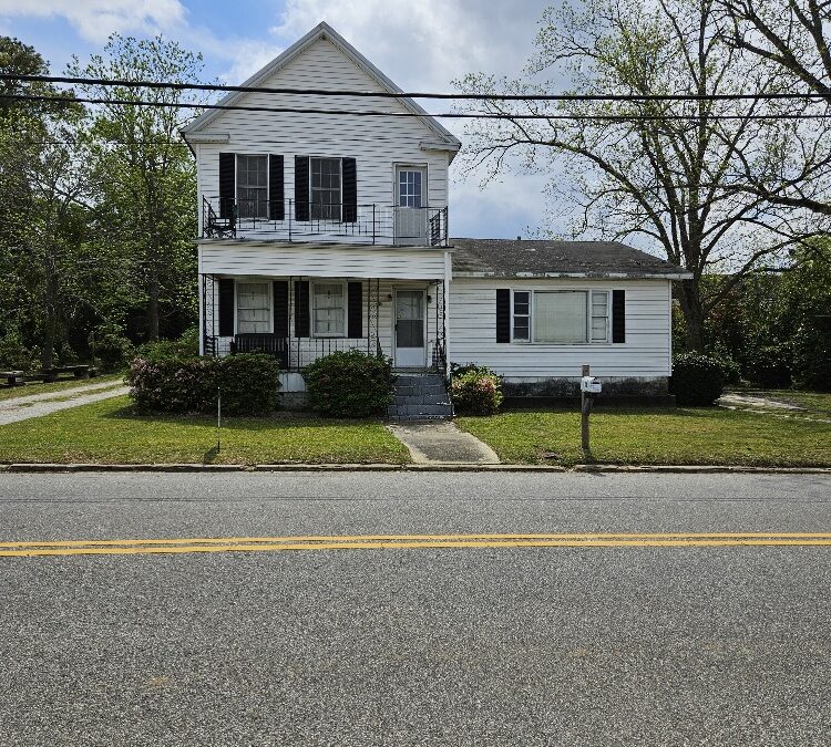 106 Bulloch St. Statesboro, GA 30458 (4 Bed/ 3 Bath) AUGUST RENTAL